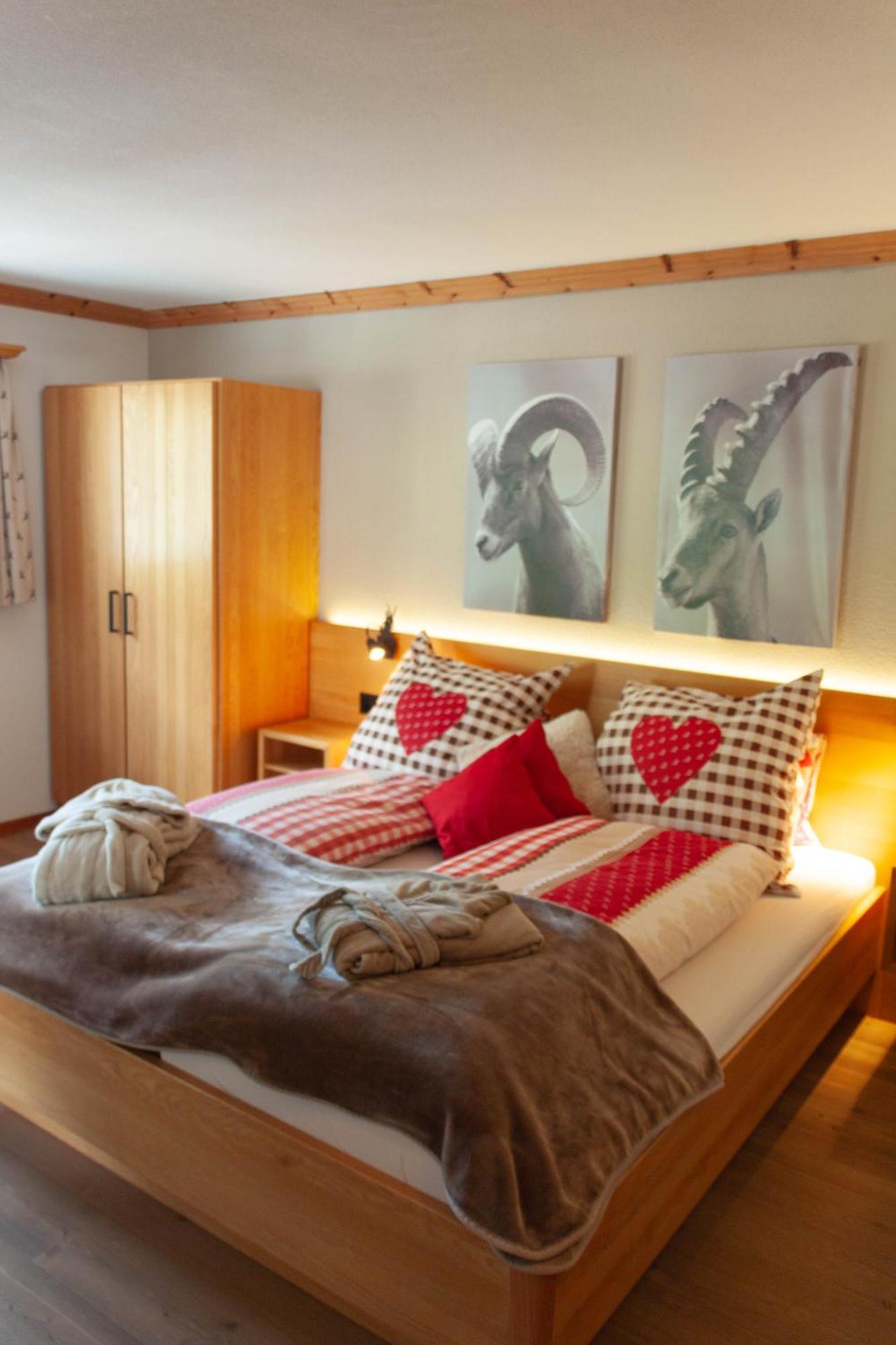 Hotel Madrisajoch Sankt Antönien Buitenkant foto